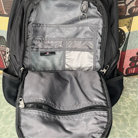 Swiss Gear Laptop BackPack 18.5 inch - Picture 8 of 10